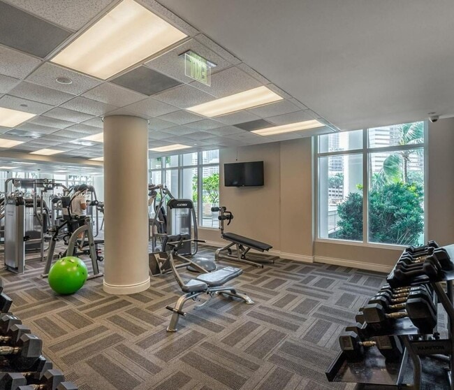 Building Photo - 801 Brickell Bay Dr