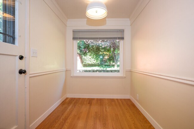 Building Photo - Beautiful Magnolia Brick close to village ...