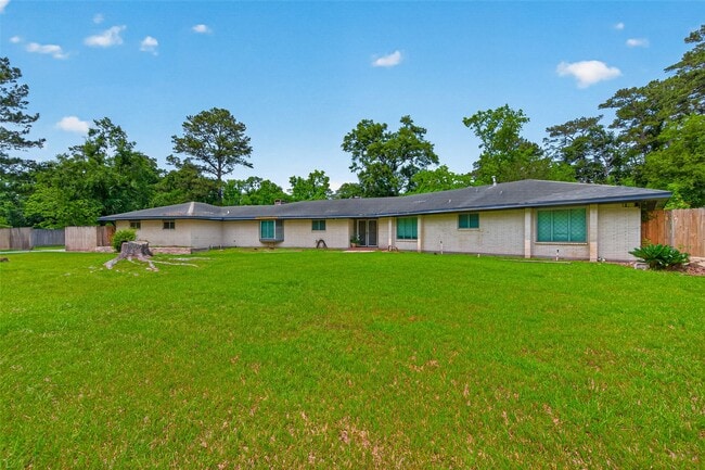 Building Photo - 1701 Mistletoe Ln