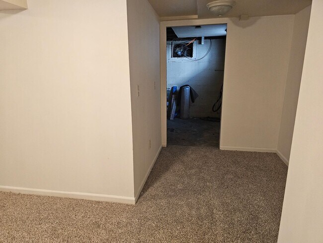 Building Photo - 915 W 28th St