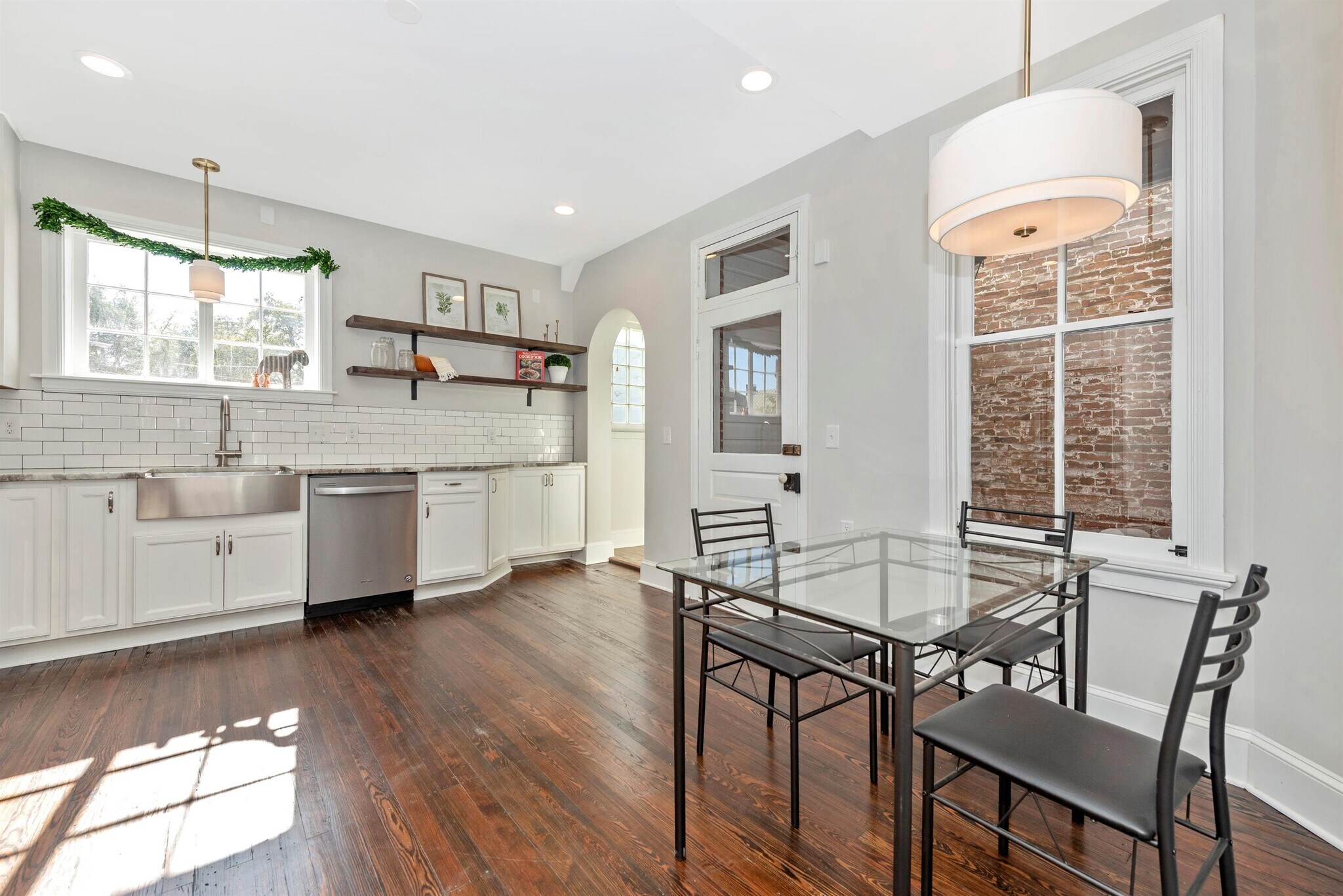 Building Photo - 6 W 4th St