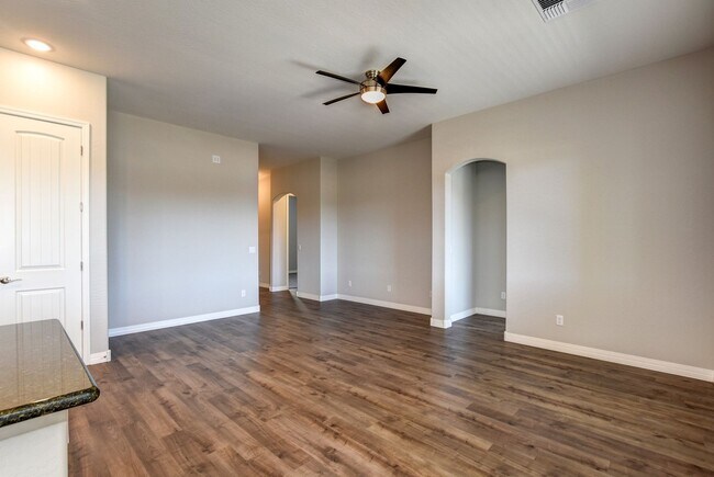 Building Photo - Rate reduction on this beautiful Townhome in Granville!