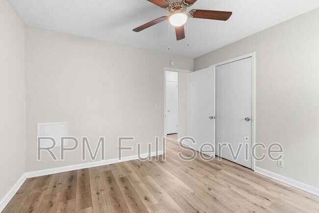 Building Photo - 4426 Central Valley Dr