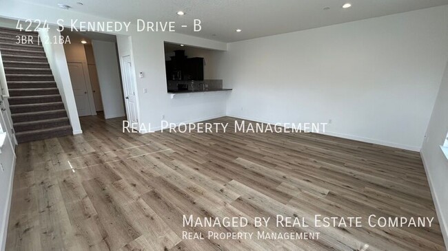 Building Photo - 4224 S Kennedy Dr