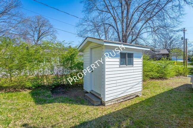 Building Photo - 420 Hedgewood Dr