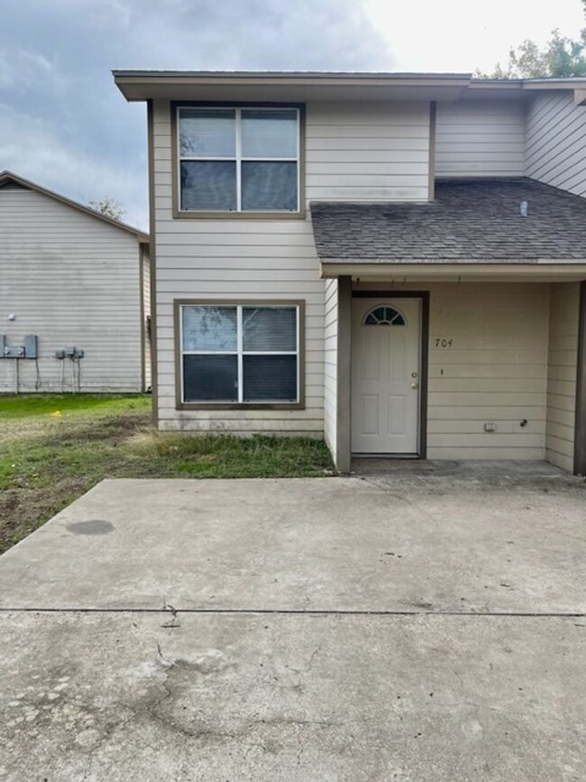 Primary Photo - 2 bedroom townhome in Moody, Texas.