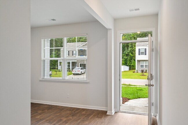 Building Photo - Charming 4 Bed Rental Home Located in Cypress Ridge!