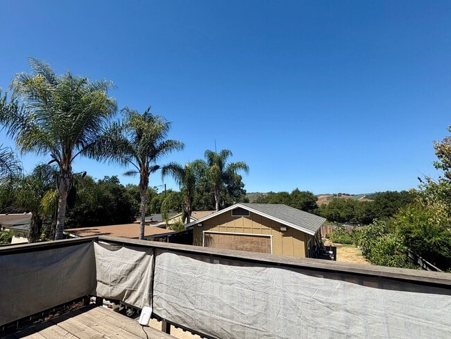 Building Photo - Single Family Home in Oak View!
