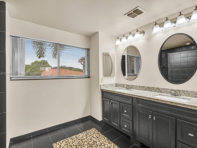 Building Photo - 2957 Oak Park Cir