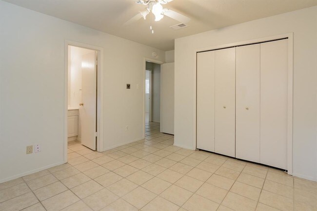 Building Photo - 80 S Wavy Oak Cir