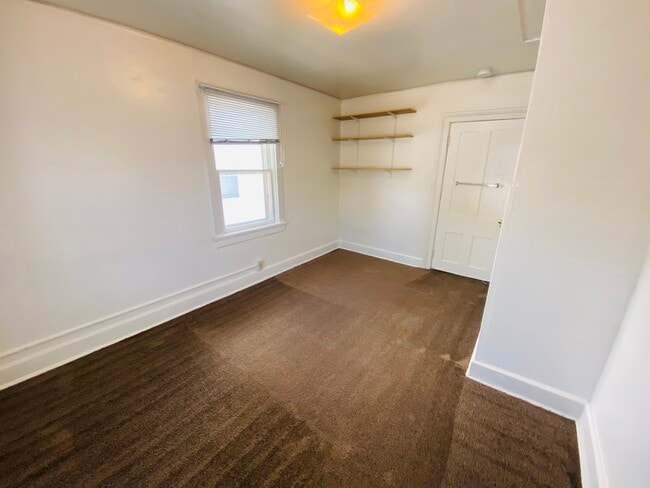 Building Photo - 220 E Davenport St