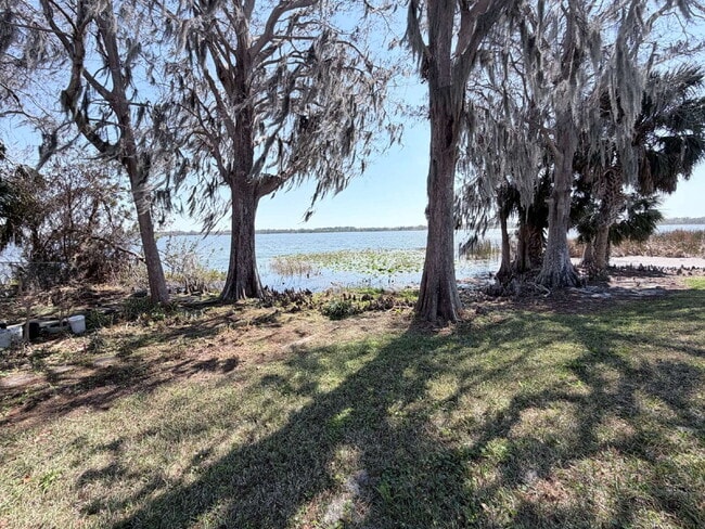 Building Photo - 2 Bedroom Lakeview Winter Haven Home Now Available for Rent!