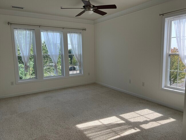 Building Photo - 132 Clocktower Dr