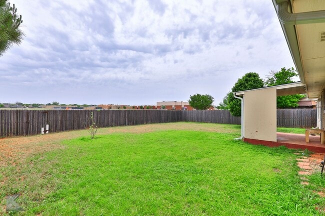 Building Photo - Great 3 bedroom 2 bath home in Wylie district.