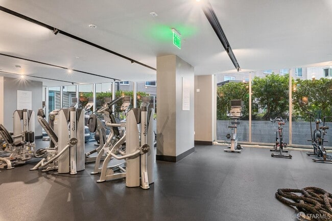 Building Photo - 1000 3rd St