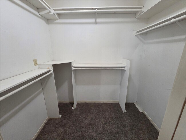 Building Photo - 12902 Skymeadow Dr