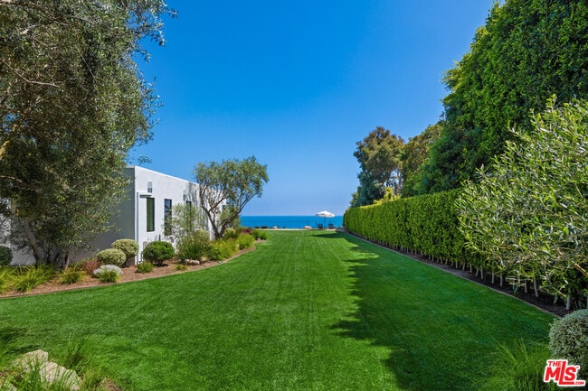 Building Photo - 28926 Cliffside Dr