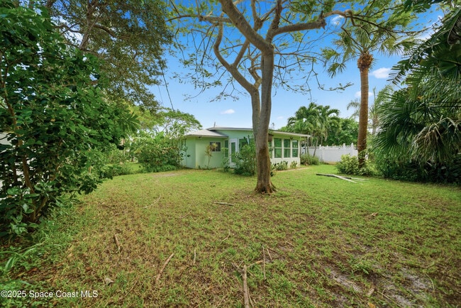 Building Photo - 2108 Rosewood Dr