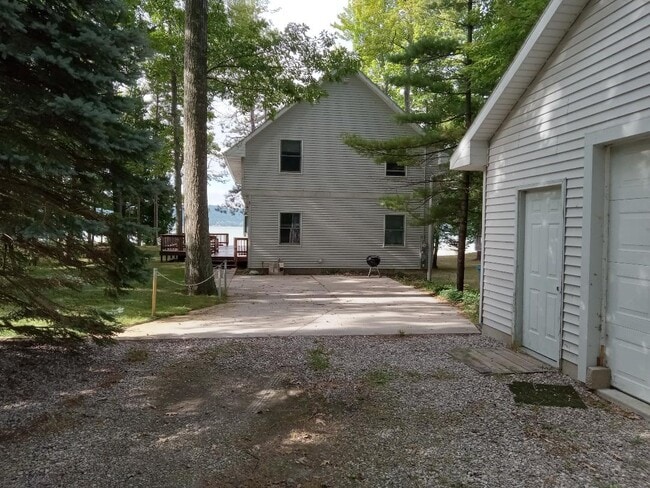 Building Photo - 8077 Woodland Dr
