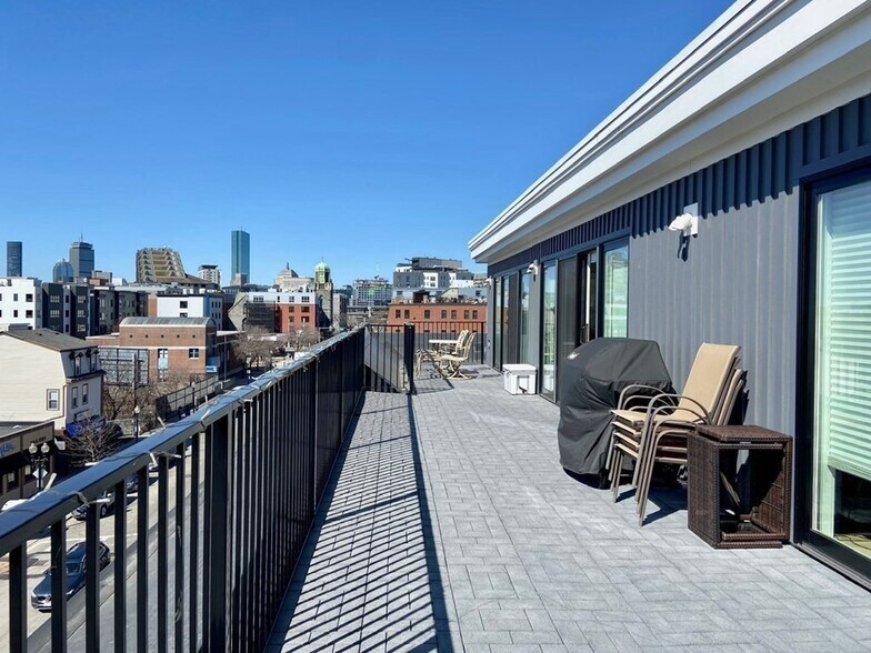 Building Photo - 150 W Broadway