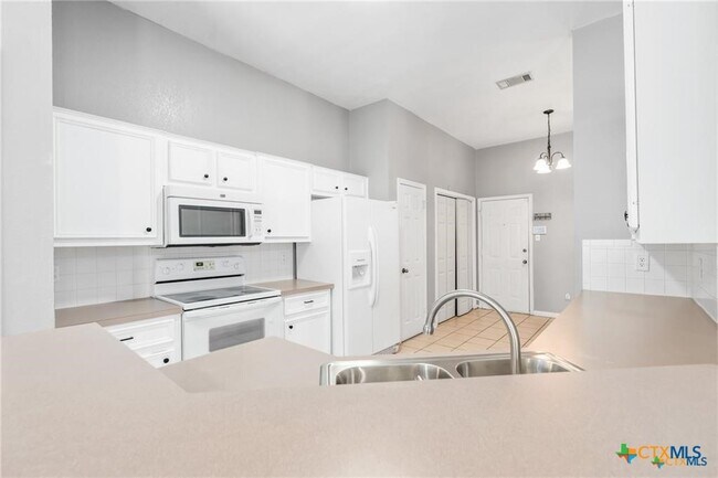 Building Photo - 605 Paintbrush Dr