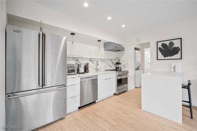 Building Photo - 721 9th St S