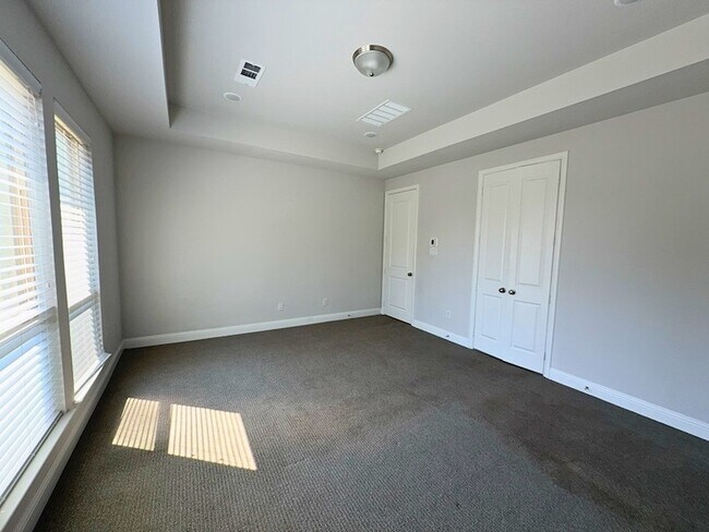 Building Photo - 501 Upper Falls Ln