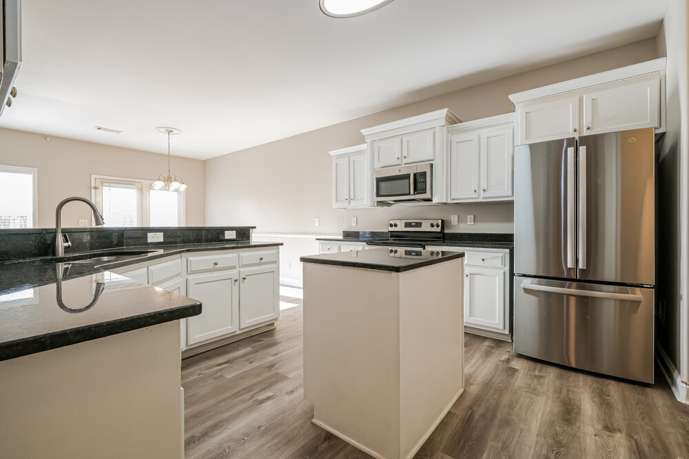 Building Photo - 1990 Lily Valley Dr