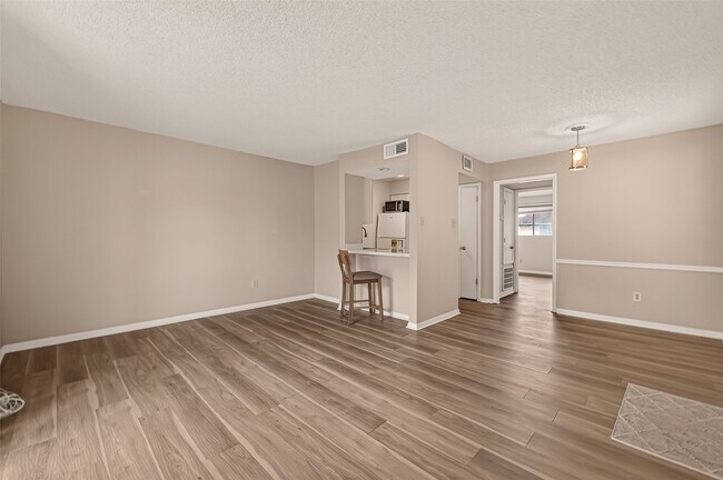 Building Photo - 1516 Bay Area Blvd