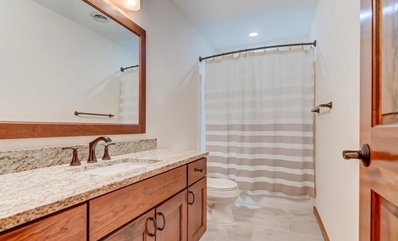 Building Photo - 3120 Kensington Dr