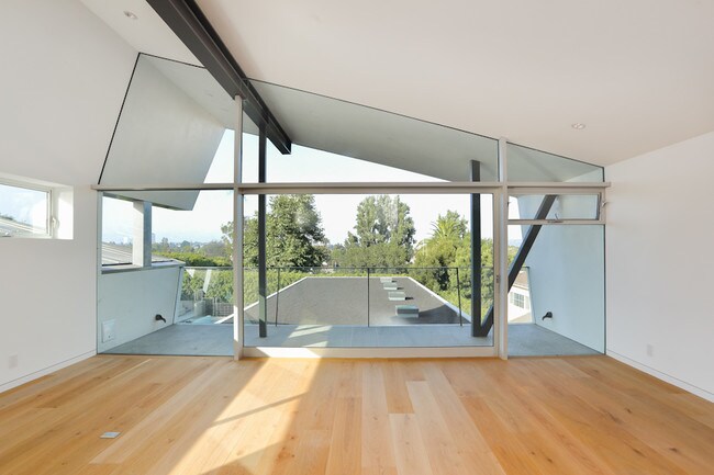 Building Photo - 3660 Inglewood Blvd