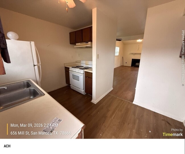 Building Photo - 656 Mill St