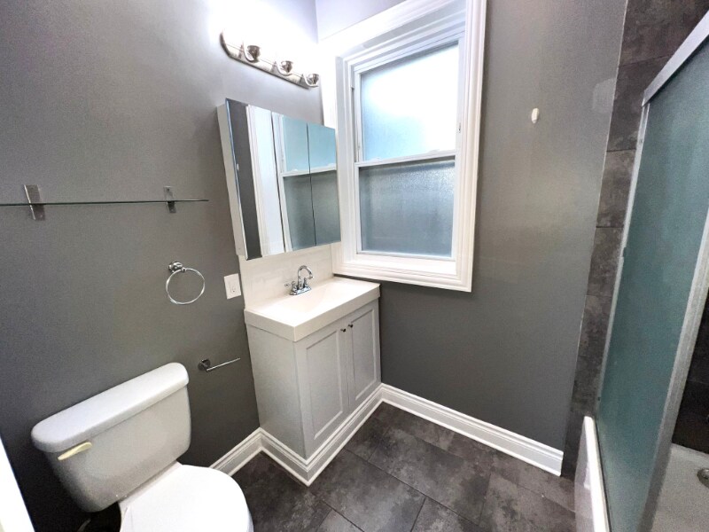 Building Photo - 3105 W Diversey Ave