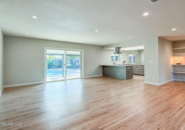 Building Photo - 1251 Buckingham Dr