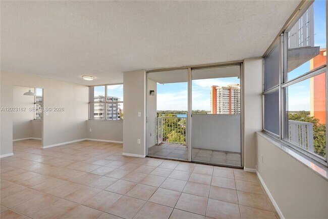 Building Photo - 1300 NE Miami Gardens Dr