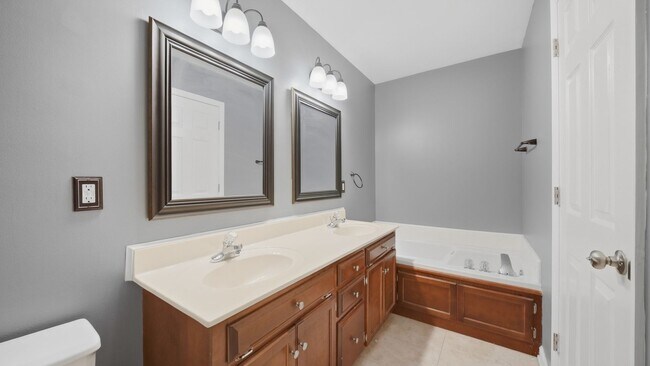 Building Photo - East Brainerd Home Available NOW!