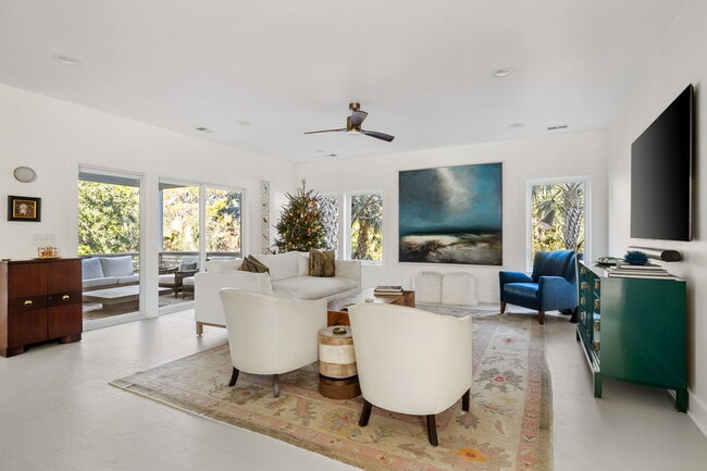 Building Photo - 508 E Huron Ave