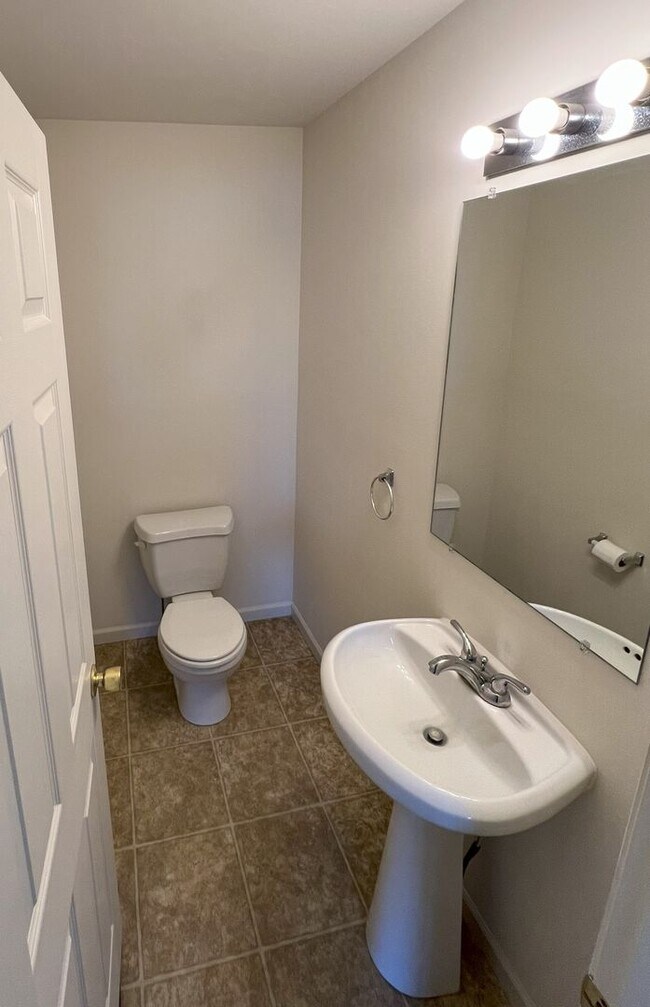 Building Photo - 200 Caramist Cir