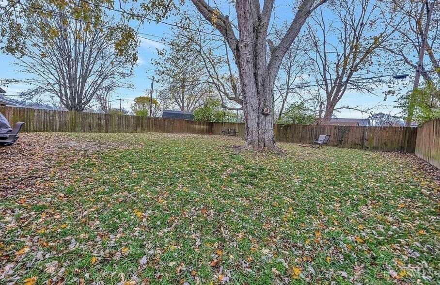 Building Photo - 477 Warr Ln