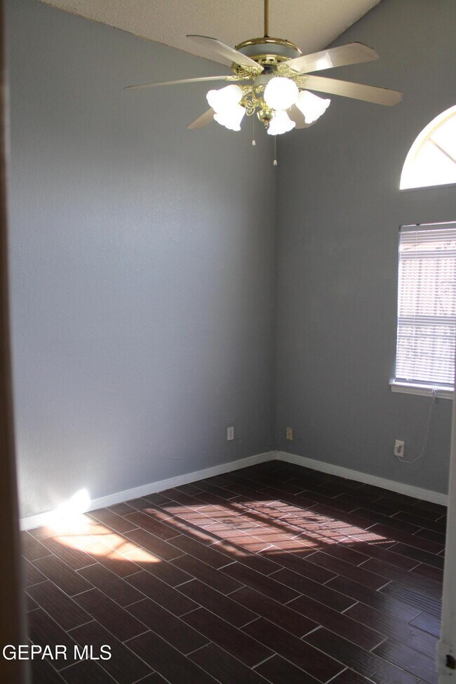 Building Photo - 11724 Jennifer Dr