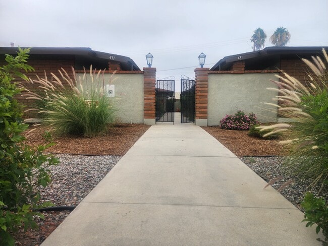 Main Entrance - 431 S Simpson Ave