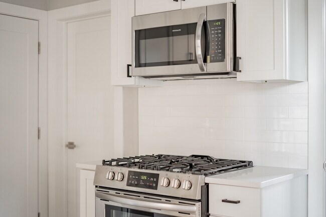 Building Photo - 1472 W Erie St