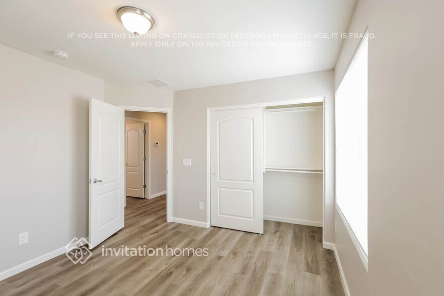 Building Photo - 7233 S 39th Way