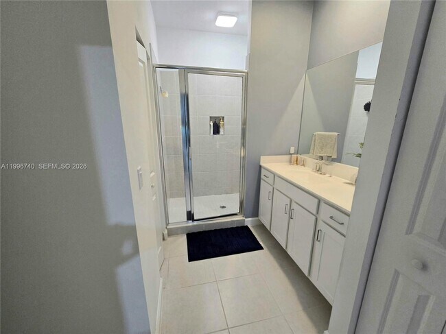 Building Photo - 4591 Hollister Ave