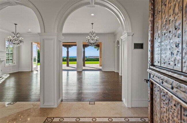 Building Photo - 8 Whalers Bluff