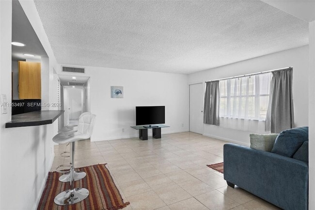 Building Photo - 401 Golden Isles Dr