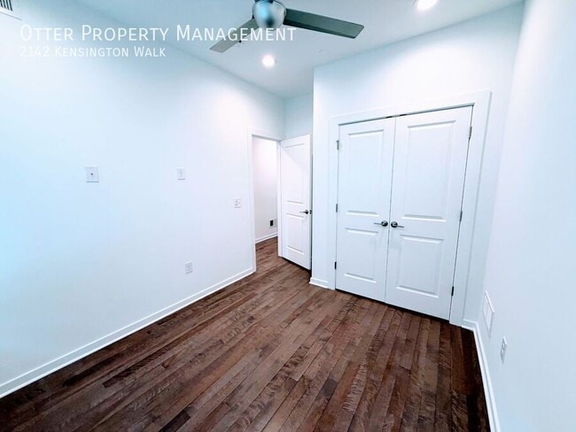 Building Photo - 2142 Kensington Walk