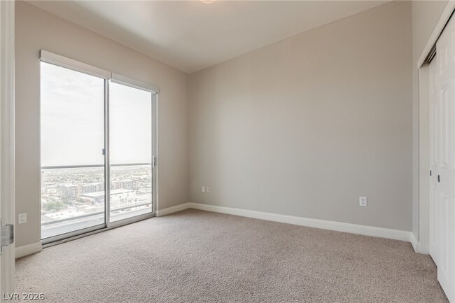 Building Photo - 150 S Las Vegas Blvd