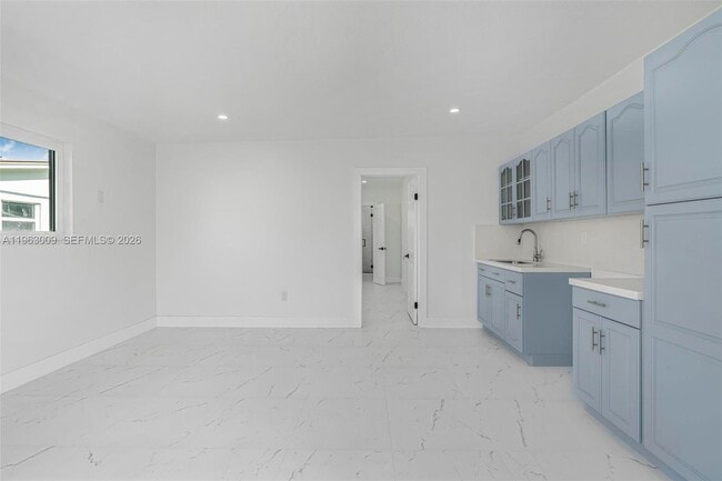 Building Photo - 2901 SW 92nd Ave