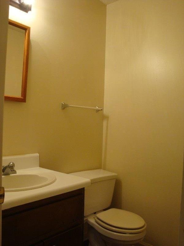 Building Photo - CUTE 2BR/2.5BA town house close to everything!